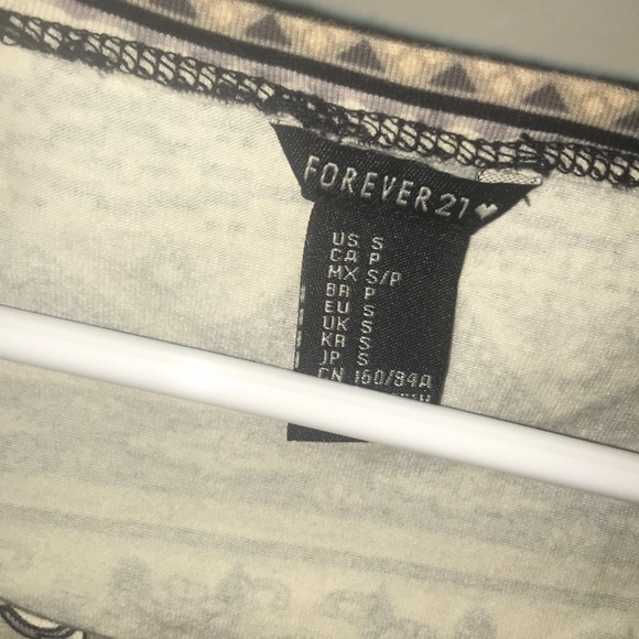 💕 Tribal print crop top 💕 - Picture 3 of 4